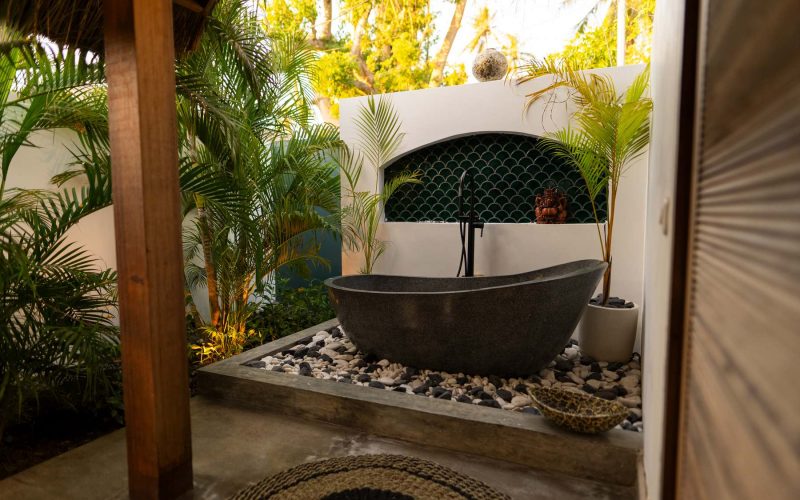 Villa-Tokay-Wave-Outdoor-Bathtub