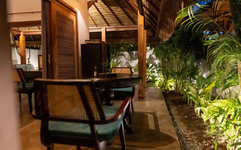 Villa-Tokay-Wave-Outdoor-Table